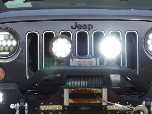Used 2016 Jeep Wrangler Sahara w/ Connectivity Group AWD/4WD image 29