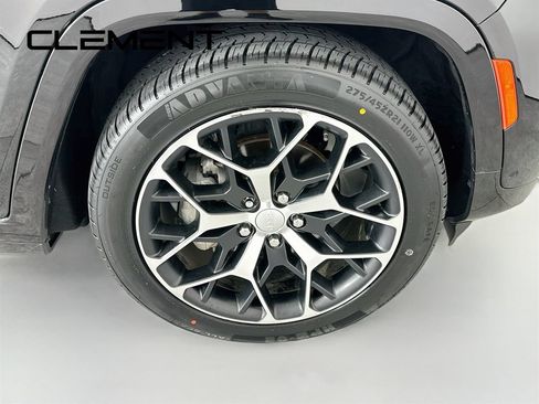 Used 2023 Jeep Grand Cherokee Summit AWD/4WD image 38