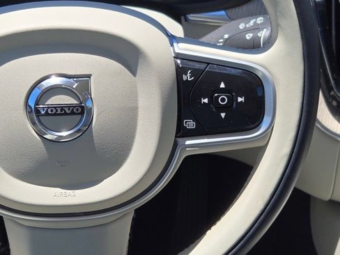 Used 2023 Volvo XC60 B5 Ultimate w/ Climate Package FWD image 17