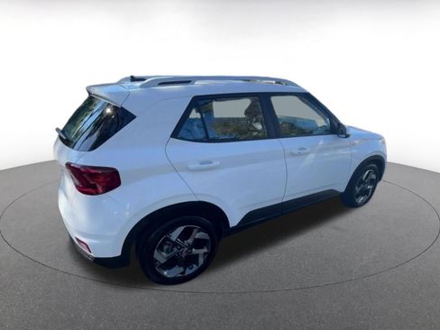 Used 2025 Hyundai Venue SEL image 15
