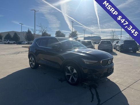 Certified 2025 Volvo XC40 B5 Plus image 3