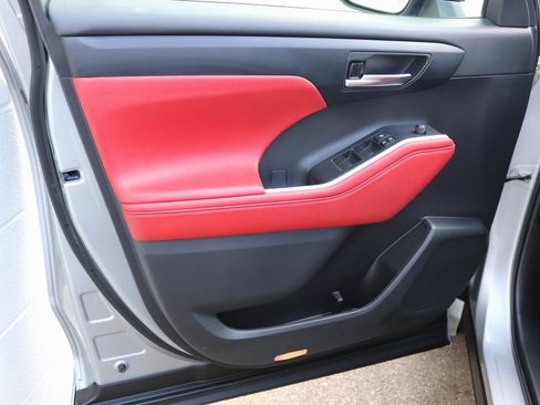 Used 2022 Toyota Highlander XSE image 29