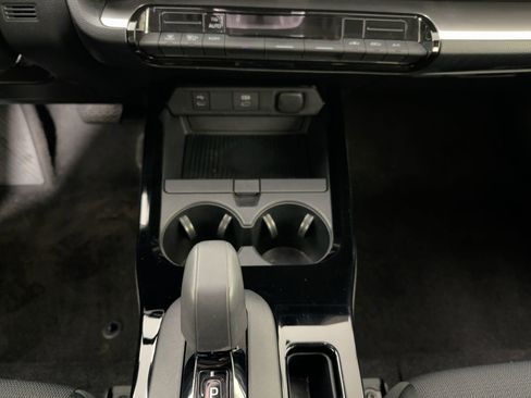 Used 2025 Toyota Prius LE image 18