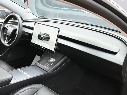 Used 2024 Tesla Model 3 Long Range AWD/4WD image 36