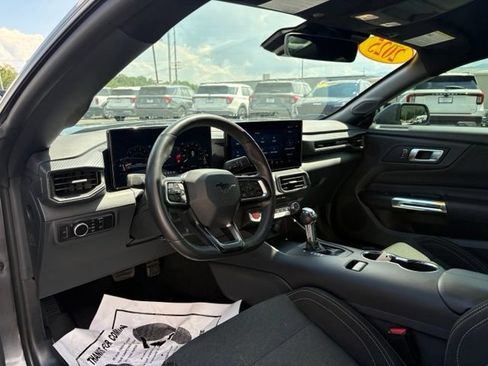 Used 2025 Ford Mustang GT RWD image 3