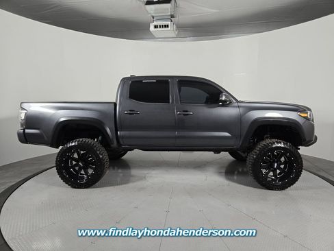 Used 2022 Toyota Tacoma TRD Off-Road w/ Technology Package AWD/4WD image 7