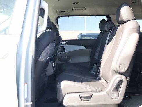 New 2026 Kia Carnival EX image 24