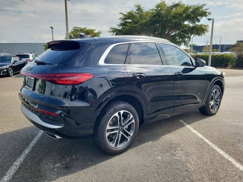 Certified 2025 Audi Q5 Premium w/ Convenience Package image 7