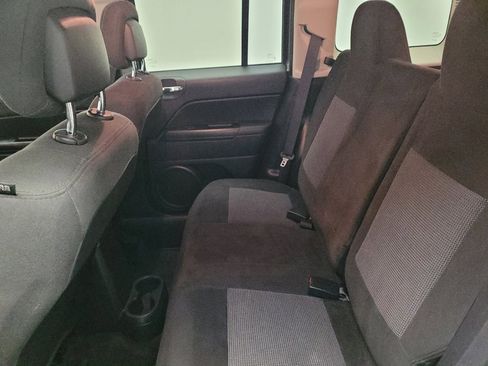 Used 2017 Jeep Patriot Latitude FWD image 18