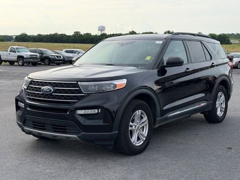 Used 2022 Ford Explorer XLT w/ Equipment Group 202A AWD/4WD image 9
