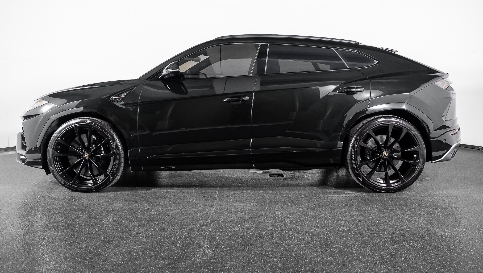Used 2019 Lamborghini Urus AWD/4WD image 13