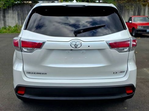 Used 2016 Toyota Highlander LE AWD/4WD image 10
