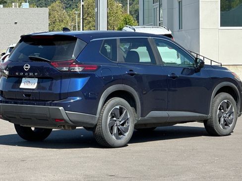Used 2025 Nissan Rogue SV FWD image 4