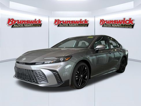 New 2026 Toyota Camry SE FWD image 1