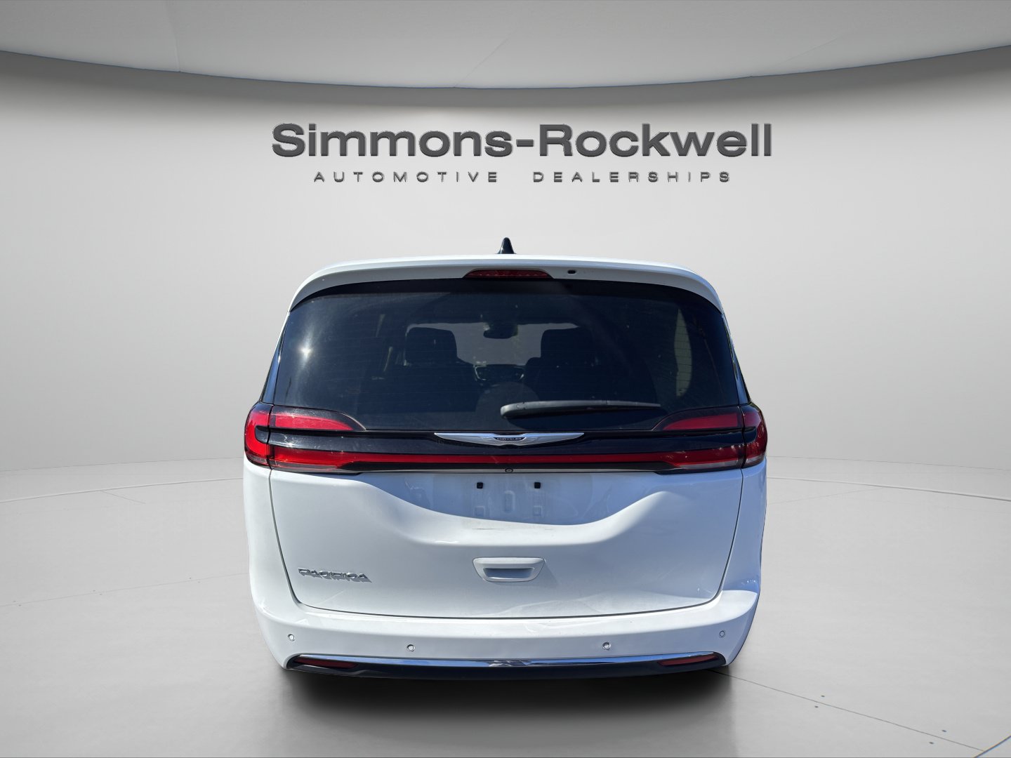 Used 2024 Chrysler Pacifica Touring-L FWD image 3