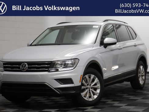 Used 2018 Volkswagen Tiguan SE w/ Panoramic Sunroof Package image 1