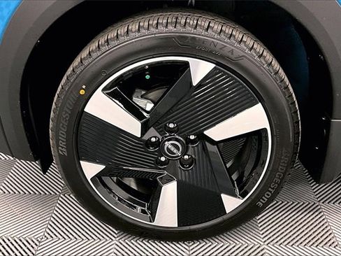 New 2025 Nissan Kicks SR w/ SR Premium Package image 12