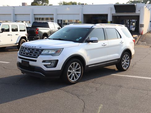 Used 2016 Ford Explorer Limited w/ Equipment Group 301A AWD/4WD image 17