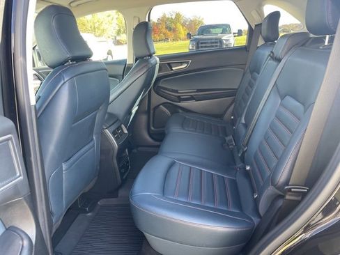 Used 2022 Ford Edge SEL w/ Sport Appearance Package image 9