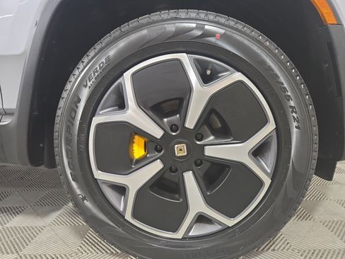 Used 2022 Rivian R1T Launch Edition image 11