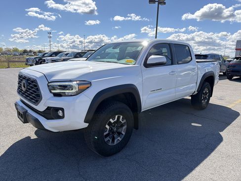 Used 2023 Toyota Tacoma TRD Off-Road AWD/4WD image 4
