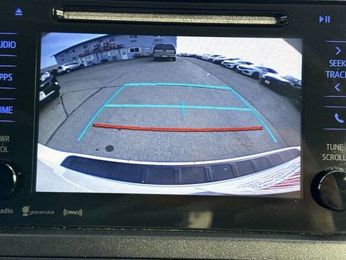 Used 2017 Toyota Sienna LE image 25