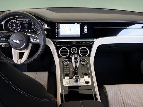 Used 2024 Bentley Continental GT V8 image 17