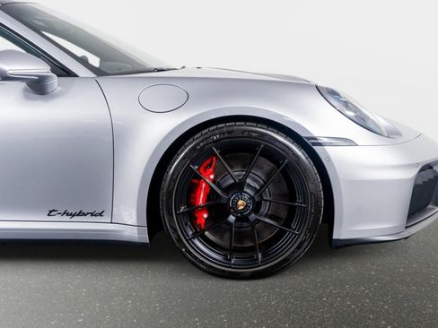 Used 2025 Porsche 911 Carrera GTS RWD image 6