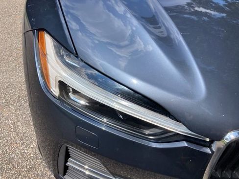 Used 2023 Volvo XC60 B5 Core image 9