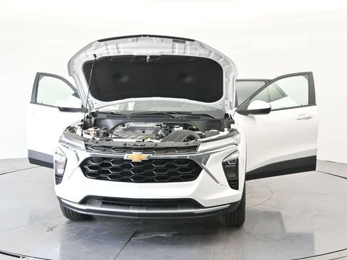 Used 2025 Chevrolet Trax LT w/ LT Convenience Package FWD image 44