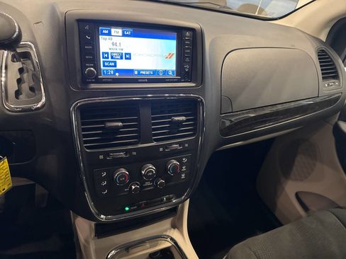 Used 2012 Dodge Grand Caravan SXT w/ UConnect Hands-Free Group image 27