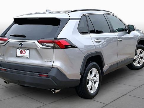 Used 2021 Toyota RAV4 XLE w/ Convenience Package AWD/4WD image 13
