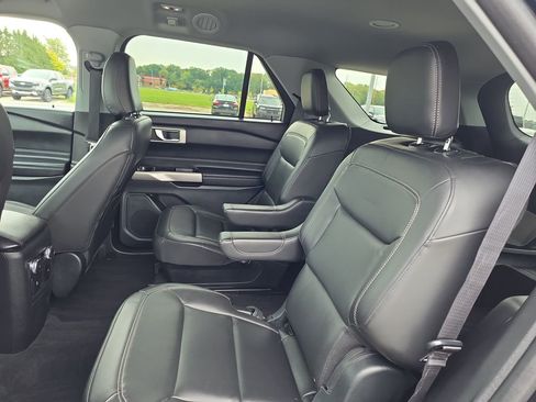Used 2022 Ford Explorer XLT w/ Equipment Group 202A image 32