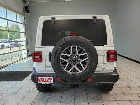 New 2025 Jeep Wrangler Unlimited Sahara AWD/4WD image 6