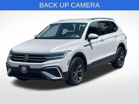 Used 2023 Volkswagen Tiguan SE image 3