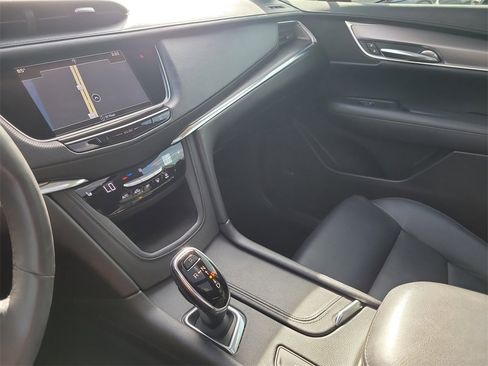 Used 2017 Cadillac XT5 Luxury w/ Driver Awareness Package image 20