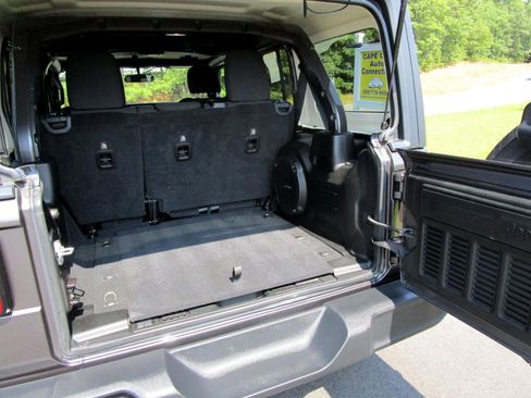 Used 2018 Jeep Wrangler Unlimited Sport S image 11