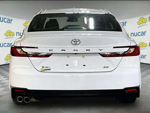 Used 2025 Toyota Camry SE image 5