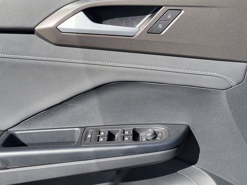 New 2026 Volkswagen Taos SE AWD/4WD image 11