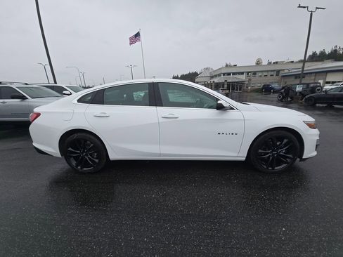 Used 2024 Chevrolet Malibu LT w/ Sport Edition image 2