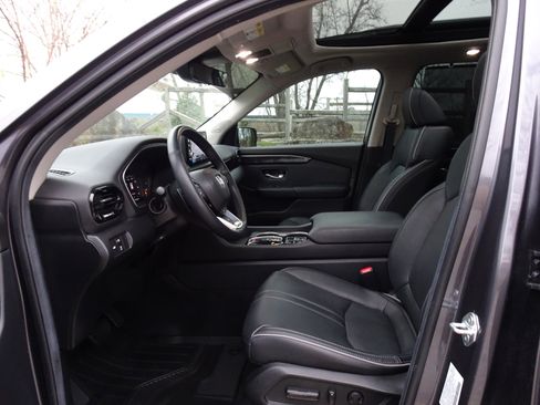 Used 2025 Honda Pilot Elite image 2