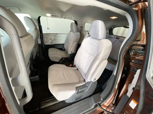 Certified 2023 Toyota Sienna LE image 22