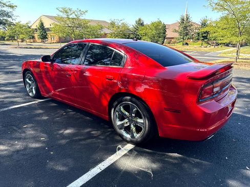 Used 2014 Dodge Charger SXT image 3