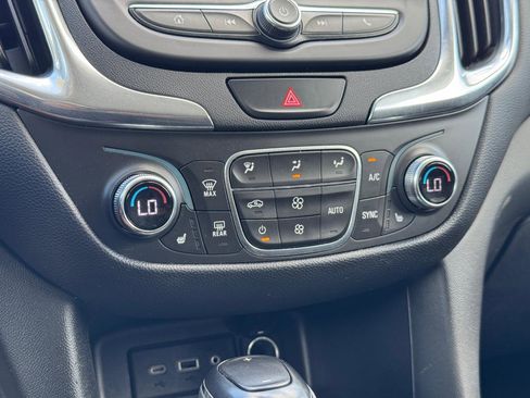 Used 2020 Chevrolet Equinox LT image 22