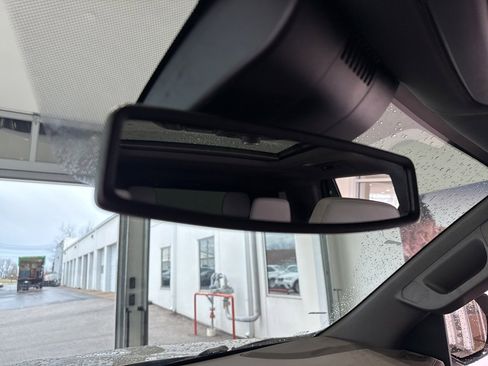 Used 2023 Chevrolet Tahoe Z71 w/ Luxury Package image 38