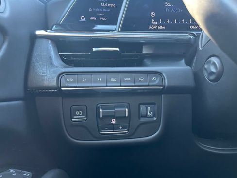 Used 2021 Cadillac Escalade ESV Sport Platinum AWD/4WD image 18