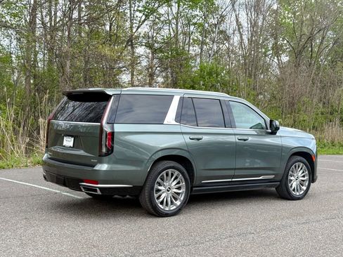 Used 2024 Cadillac Escalade Premium Luxury w/ Performance Package AWD/4WD image 6
