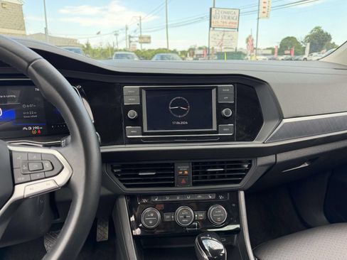 Used 2024 Volkswagen Jetta SE FWD image 23