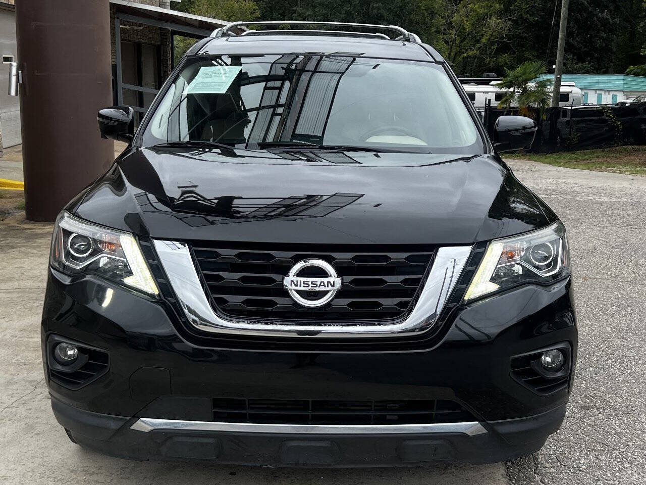 Used 2019 Nissan Pathfinder Platinum w/ Cargo Package FWD image 9