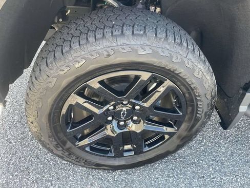 Used 2025 Chevrolet Silverado 1500 LT Trail Boss w/ Convenience Package II AWD/4WD image 11
